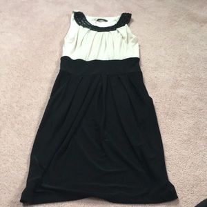 Very cute form fitting formal dress